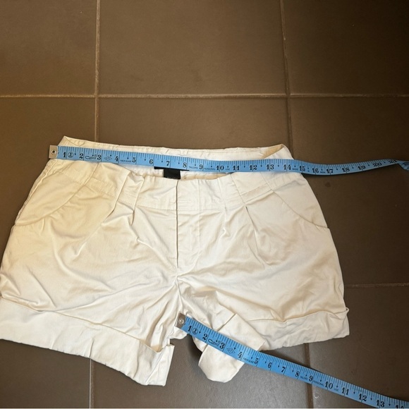 ♥️TARGET MOSSIMO Shorts Womens SZ 4 White Cuffed Pleated Stretch Chino EUC - Picture 7 of 7